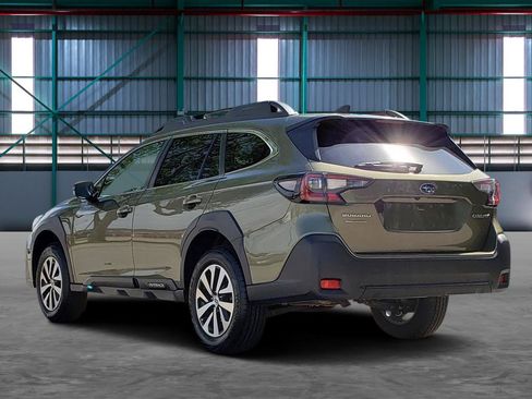Used 2024 Subaru Outback Premium AWD/4WD image 3