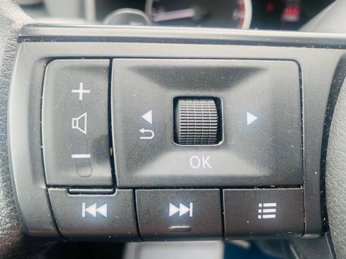 Used 2024 Nissan Rogue S FWD image 10