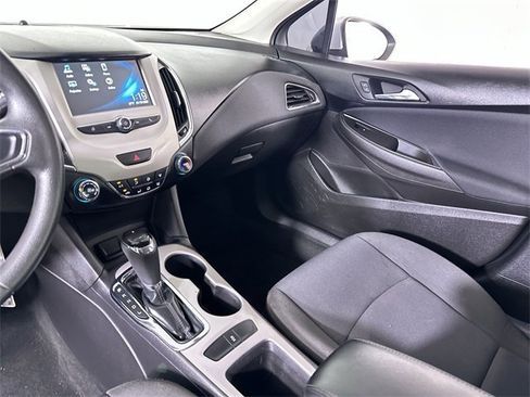 Used 2018 Chevrolet Cruze LS image 36