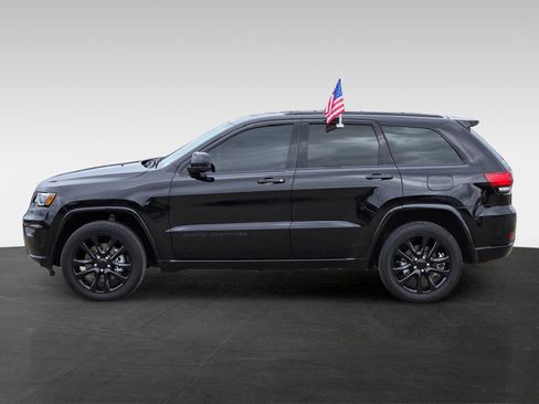 Used 2021 Jeep Grand Cherokee Laredo X image 7