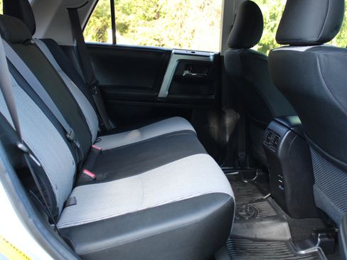 Used 2015 Toyota 4Runner SR5 image 10