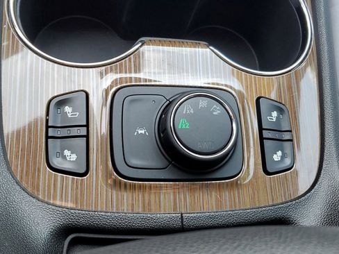 Used 2023 GMC Acadia SLE w/ Driver Convenience Package image 28