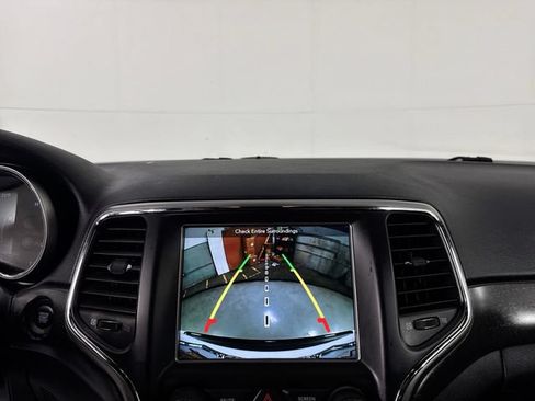 Used 2018 Jeep Grand Cherokee Altitude AWD/4WD image 8