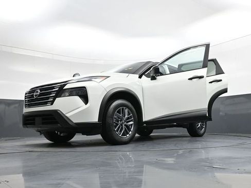 Used 2024 Nissan Rogue S image 44