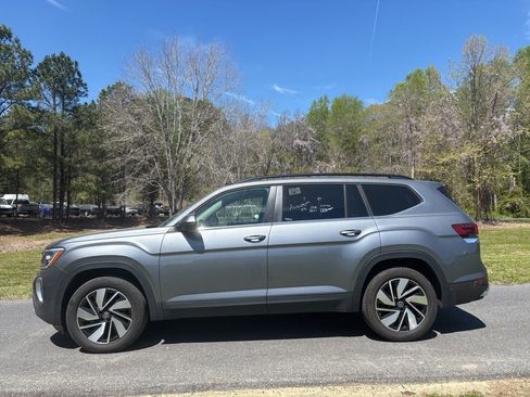 Used 2025 Volkswagen Atlas SE image 8