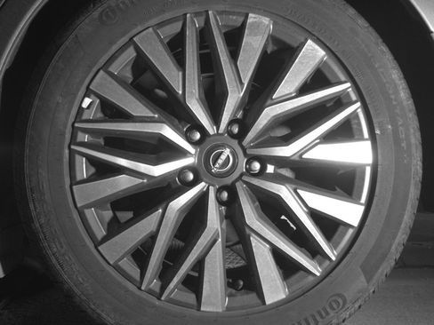 Used 2025 Nissan Altima 2.5 SV image 14