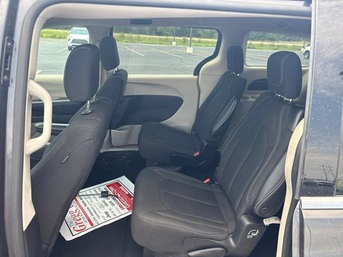 Used 2023 Chrysler Voyager LX FWD image 12