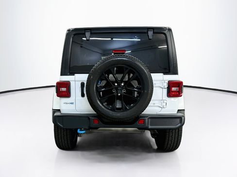 Used 2023 Jeep Wrangler Unlimited Sahara AWD/4WD image 7