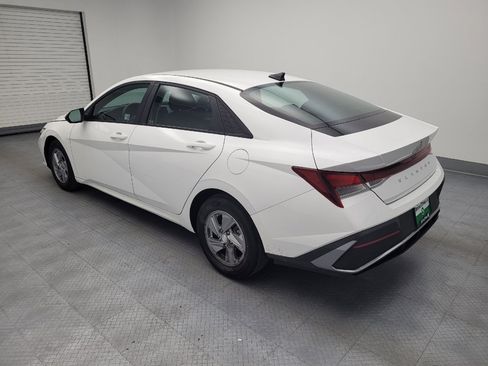 Used 2024 Hyundai Elantra SE FWD image 3