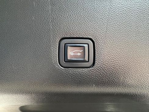 Used 2023 Chevrolet Traverse LT AWD/4WD image 25
