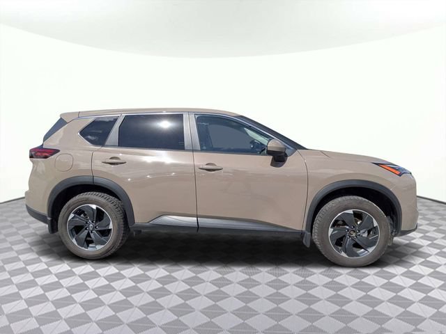 Used 2025 Nissan Rogue SV AWD/4WD image 3
