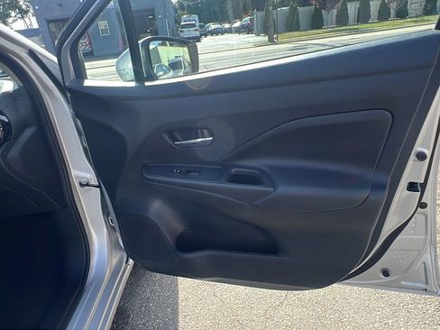 Used 2025 Nissan Versa SV image 28