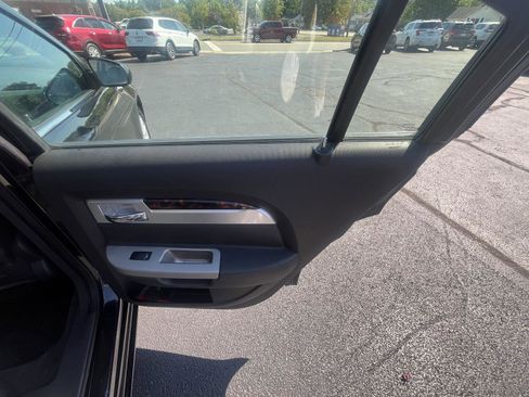Used 2010 Chrysler Sebring Limited FWD image 13