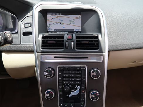 Used 2015 Volvo XC60 T6 Platinum FWD image 16