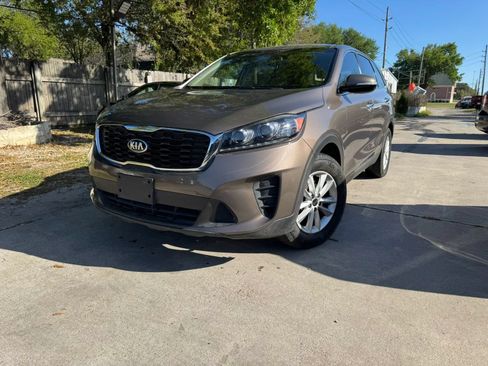 Used 2019 Kia Sorento FWD image 2