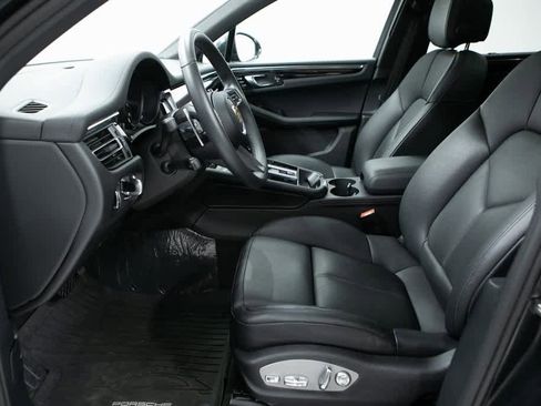 Certified 2025 Porsche Macan image 20