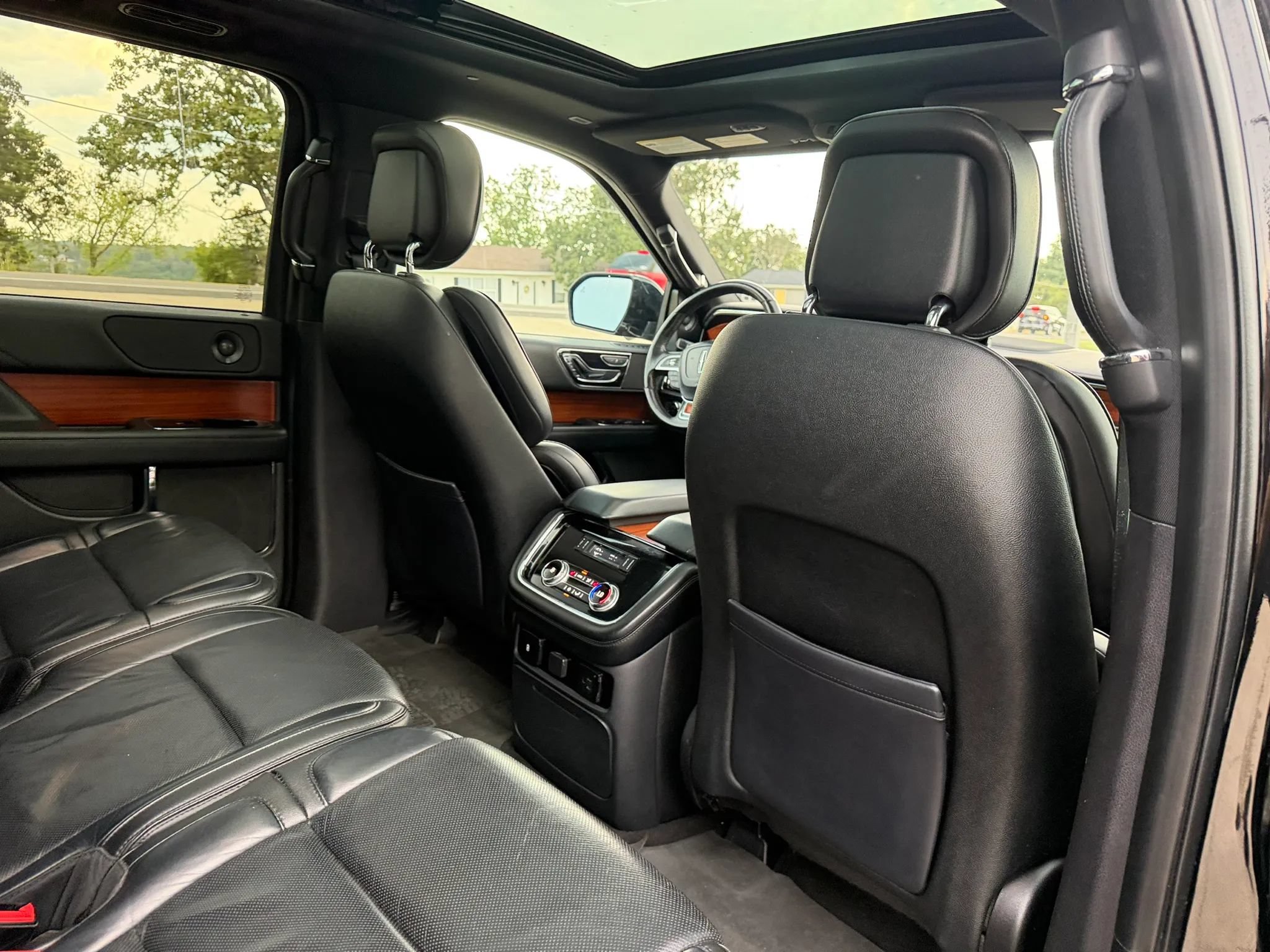 Used 2018 Lincoln Navigator Select w/ Technology Package AWD/4WD image 47
