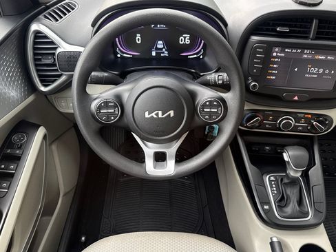 Used 2023 Kia Soul LX FWD image 18