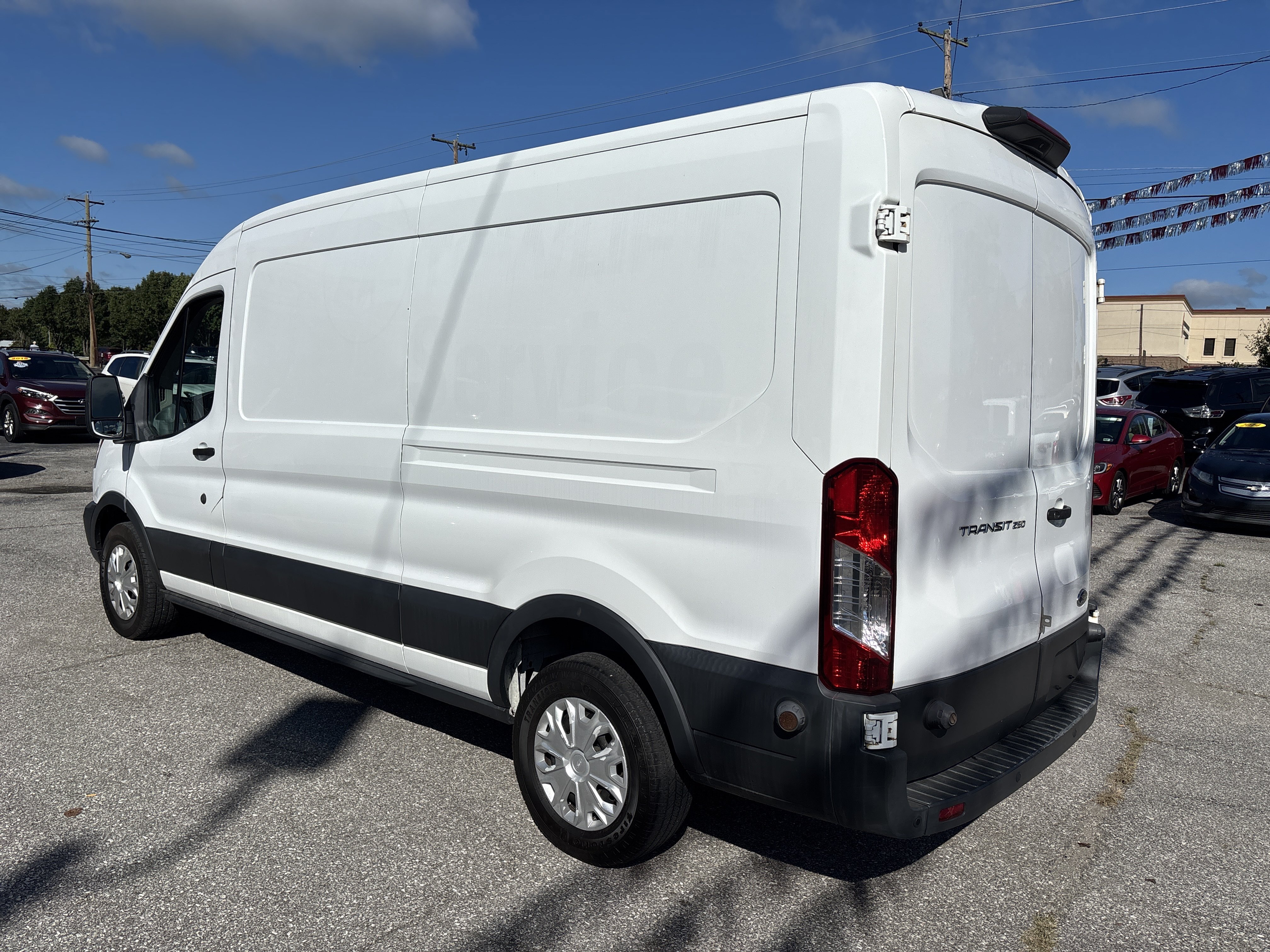 Used 2018 Ford Transit 250 148 Medium Roof RWD image 5