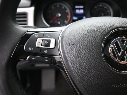 Used 2019 Volkswagen Atlas SE image 2