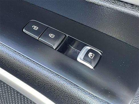 Certified 2023 Kia Telluride S w/ S Sunroof Package image 19