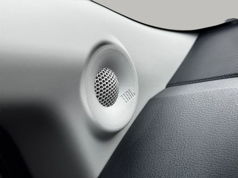 Used 2022 Toyota Sienna Limited image 30