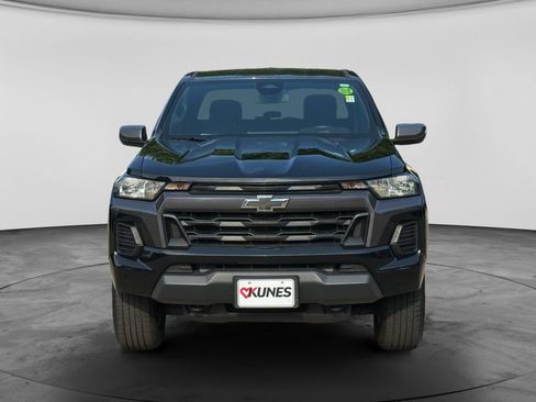 Used 2023 Chevrolet Colorado LT AWD/4WD image 2