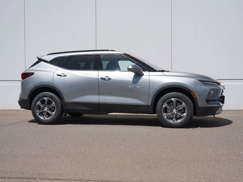 Used 2023 Chevrolet Blazer LT w/ Convenience Package AWD/4WD image 2