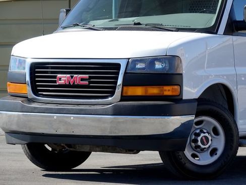 Used 2017 GMC Savana 2500 RWD image 8