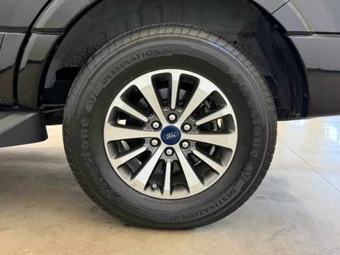 Used 2017 Ford Expedition XLT RWD image 12