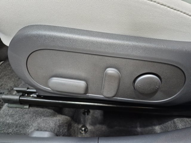 Used 2024 Hyundai Kona SEL AWD/4WD image 25