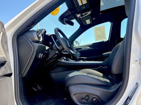 Used 2025 Alfa Romeo Tonale w/ Premium Package AWD/4WD image 8