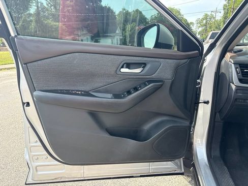 Used 2023 Nissan Rogue SV AWD/4WD image 13
