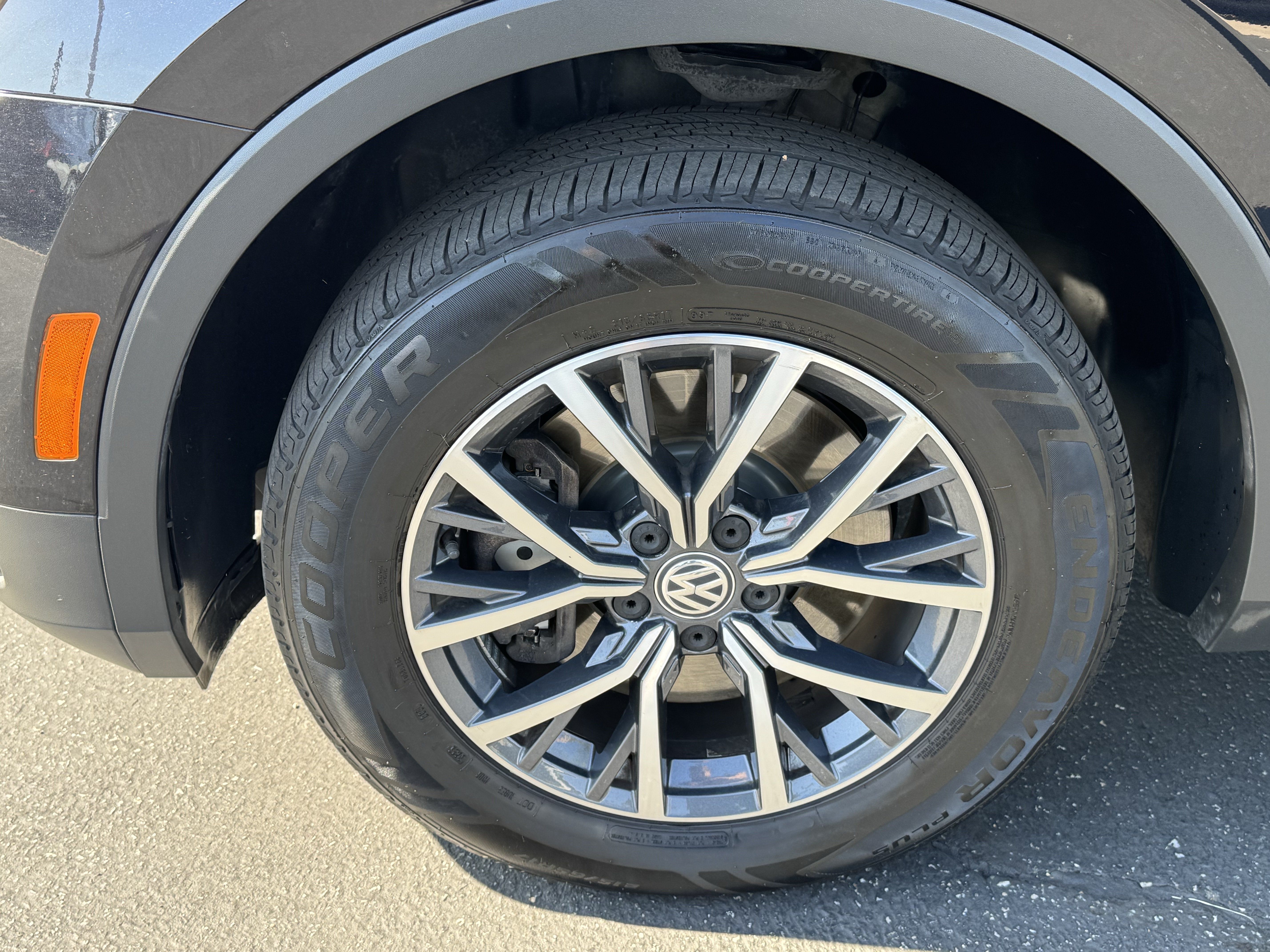 Used 2020 Volkswagen Tiguan SE w/ Panoramic Sunroof Package FWD image 11