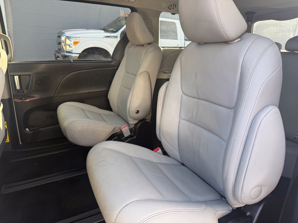 Used 2015 Toyota Sienna Limited Premium AWD/4WD image 4