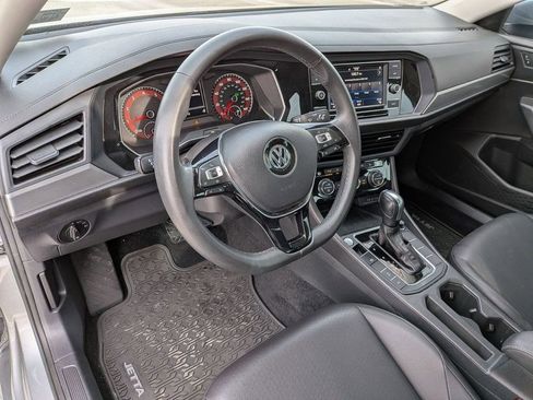Used 2020 Volkswagen Jetta SE w/ SE Cold Weather Package image 11