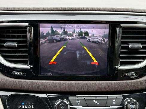 Used 2018 Chrysler Pacifica Touring FWD image 20