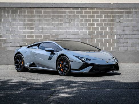 Used 2024 Lamborghini Huracan Tecnica RWD image 2