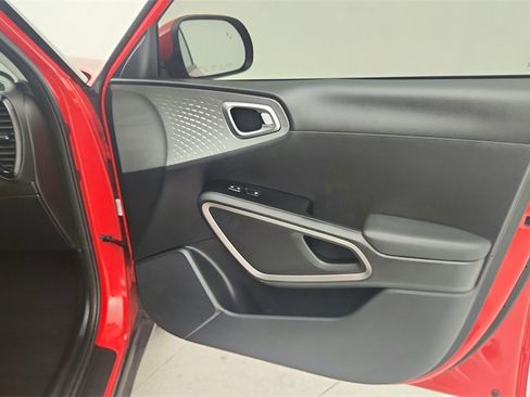 Used 2023 Kia Soul S image 31