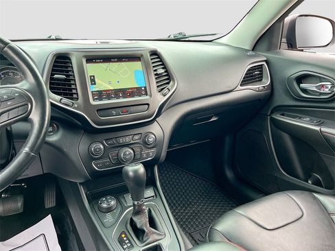 Certified 2020 Jeep Cherokee Trailhawk w/ Comfort/Convenience Group image 24