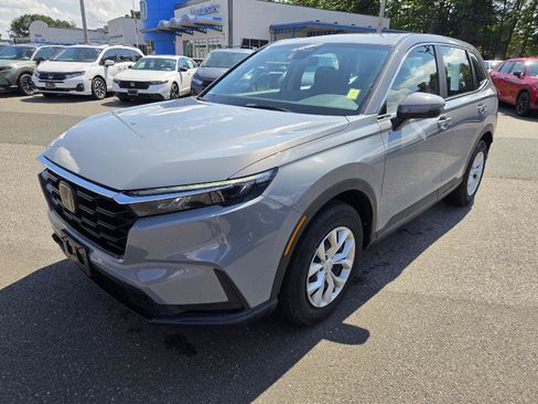 Used 2023 Honda CR-V LX image 3