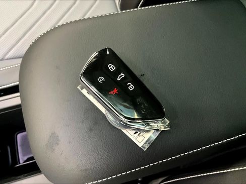 New 2026 Volkswagen Tiguan SE R-Line image 35