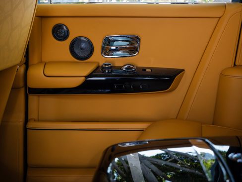 New 2027 Rolls-Royce Phantom Sedan RWD image 34