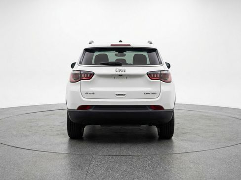 Used 2025 Jeep Compass Latitude AWD/4WD image 7