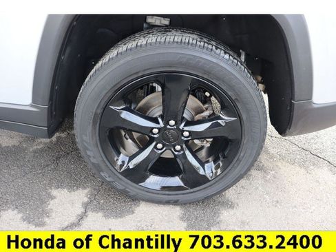 Used 2024 Jeep Grand Cherokee Altitude image 31