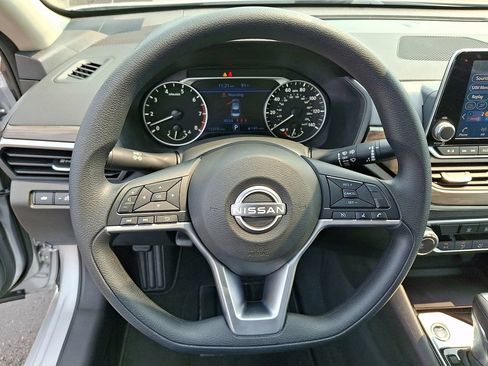 Certified 2024 Nissan Altima 2.5 SV FWD image 18