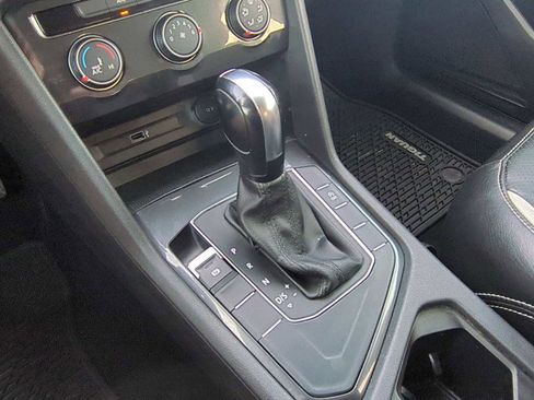 Used 2018 Volkswagen Tiguan S image 15