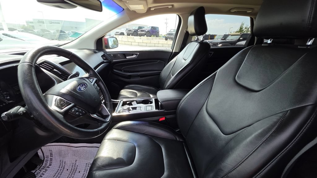 Used 2020 Ford Edge Titanium AWD/4WD image 11
