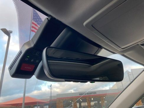 Certified 2024 Toyota Highlander XLE image 29