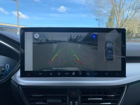 Used 2024 Ford Escape Platinum image 19